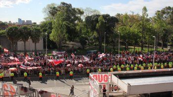 El micro de River ya partió rumbo a La Bombonera