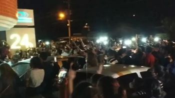 Insólito: una multitud se juntó en una funeraria a esperar la resurrección de un pastor