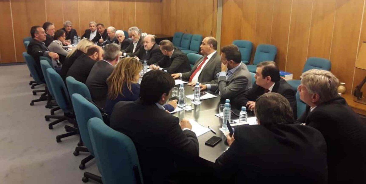 Los gobernadores se reúnen para unificar un reclamo contra el Gobierno por los cambios en Ganancias y Monotributo
