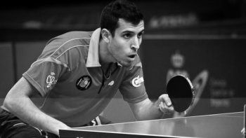 Efectos de la pandemia: el exótico entrenamiento de un jugador español de tenis de mesa ¡con un robot!