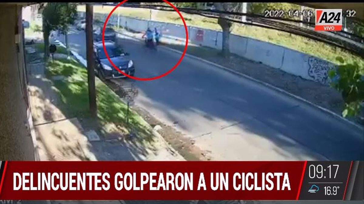Berazategui: así le hacen un robo piraña a un ciclista. (Captura de Tv)