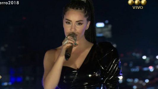 Lali Espósito brindó una apertura acorde a una gran fiesta