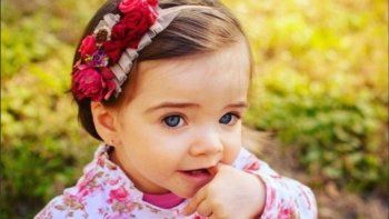 Una pareja rosarina inició una campaña viral para conseguir un costoso medicamento que puede cambiar la vida de su hija