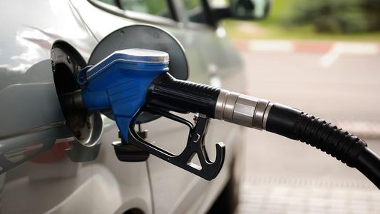 Combustibles aumentaron 6%: ¿cuánto sale llenar el tanque del auto?