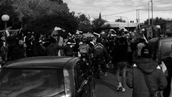 Irresponsabilidad: hinchas de Godoy Cruz despidieron a un hincha con una multitud en medio de la pandemia