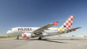 dramatico video: asi murio un hombre succionado por la turbina de un avion