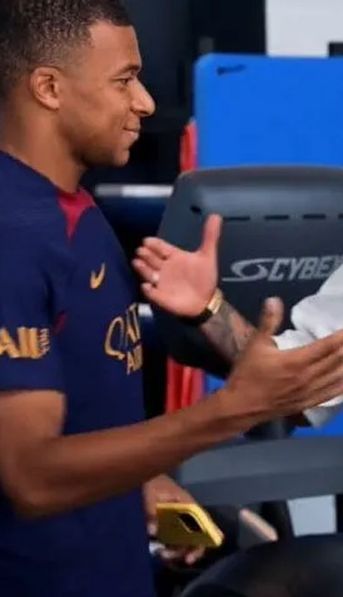 El frío saludo de Neymar a Mbappé en su despedida del PSG