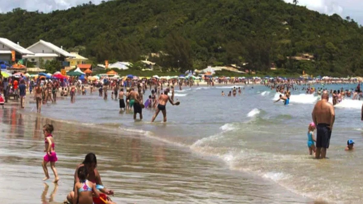 Un brote provoca inconvenientes muy molestos a los turistas argentinos que aprovechan las playas del sur brasileño. (Foto: Gentileza Estación Plus)