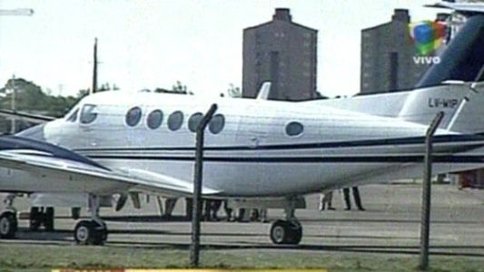 Ricardo Fort llegó en un avión sanitario a Buenos Aires