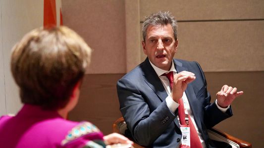 Por la sequía y la guerra, Sergio Massa acordó con el FMI readecuar las metas del programa