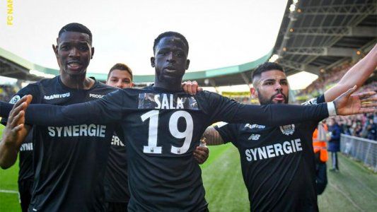 El último adiós del Nantes a Emiliano Sala: camisetas de luto y un homenaje conmovedor