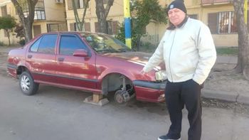 Hartos de la inseguridad en Rosario, ahora encadenan sus autos a los árboles para que no se los roben