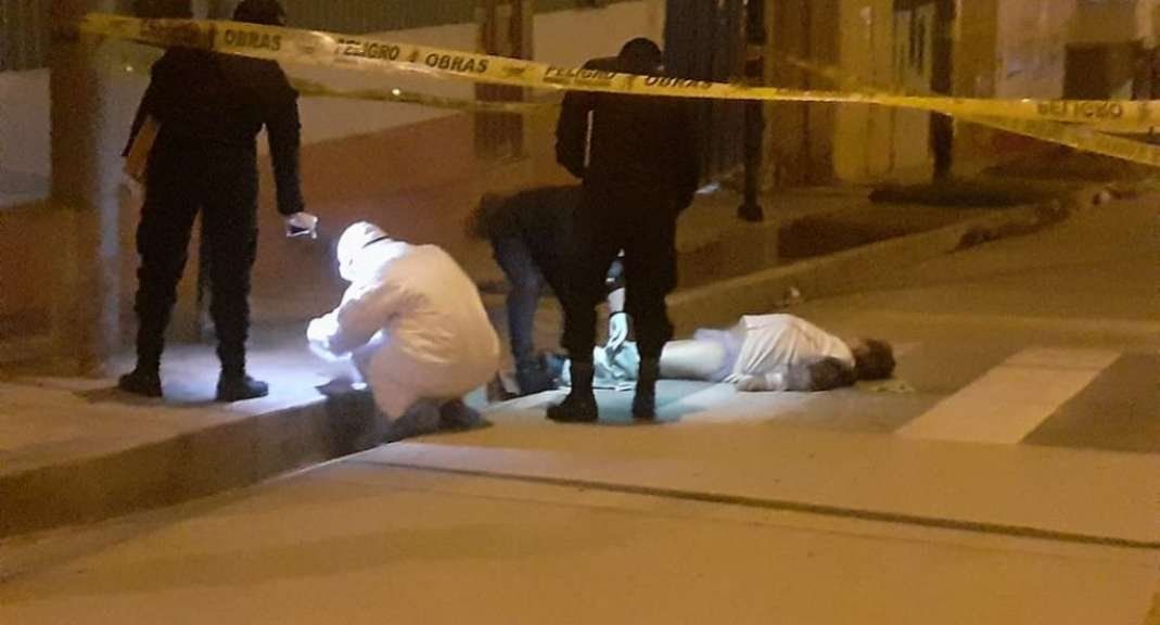 Un jubilado de 72 años se desvanece en plena calle y muere por coronavirus en Perú