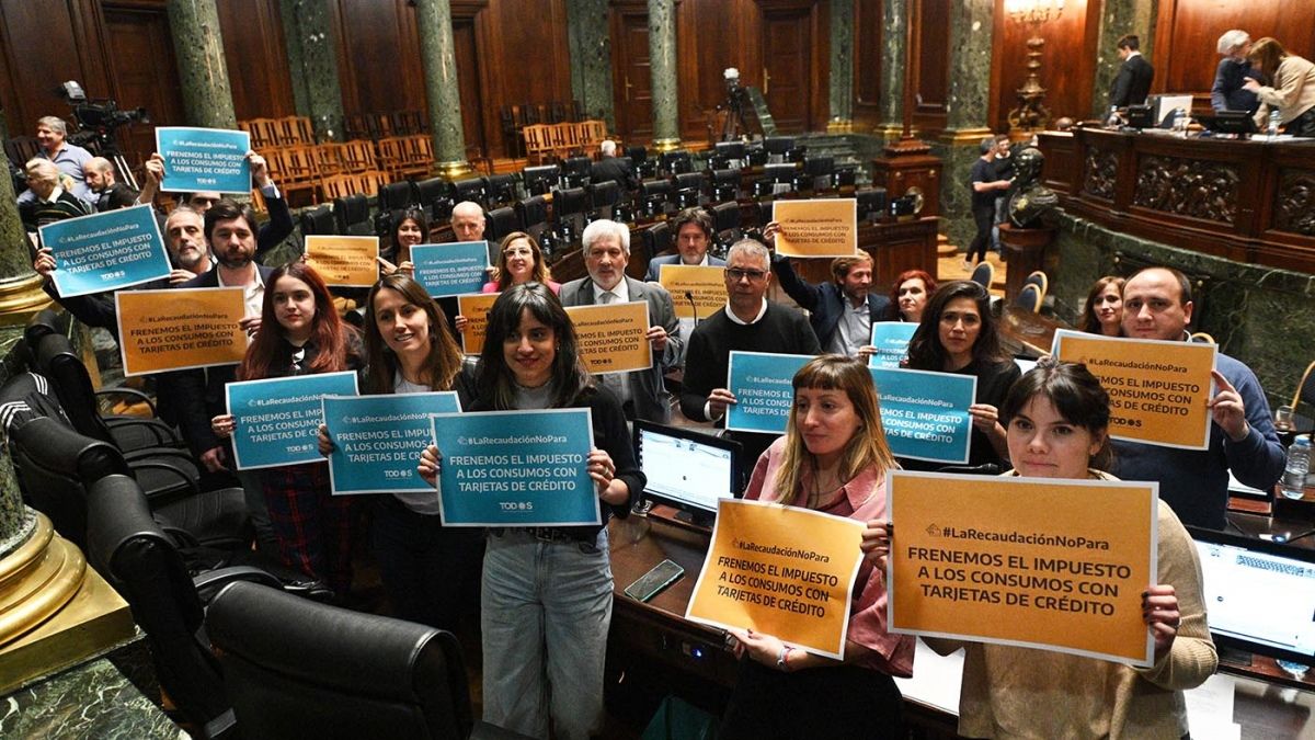 Legisladores porteños votarán este jueves el proyecto para eliminar el impuesto a las tarjetas de crédito. (Foto: Télam)&nbsp;