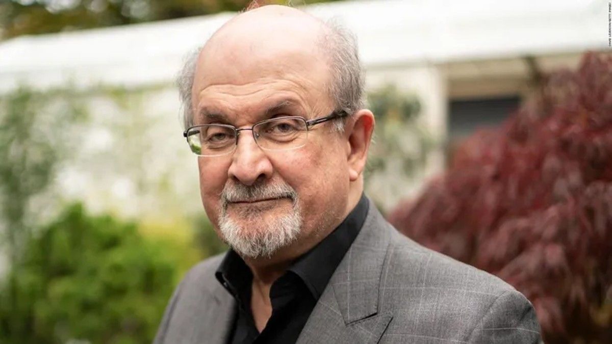 Irán negó estar implicado en el ataque a Salman Rushdie y acusó al escritor de insultar al Islam (Foto: AP).