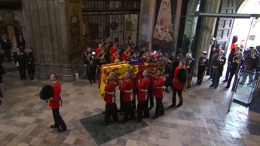 El funeral de la Reina Isabel II: comenzó la despedida en la Abadía de Westminster
