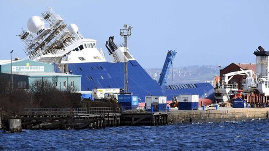Escocia: al menos 25 personas resultaron heridas tras el impresionante vuelco de un buque en Edimburgo