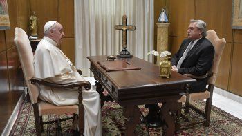 El Sumo Pontífice y Alberto Fernández, durante su encuentro de este jueves (Foto: Télam).
