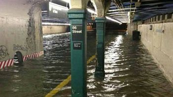 China: Las fuertes lluvias e inundaciones dejan al Metro bajo el agua