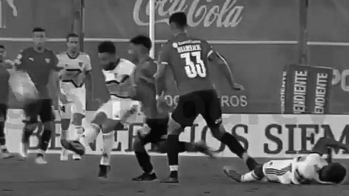 Villa quedó muy dolorido tras el pisotón.