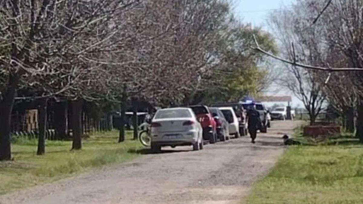 El campo dónde fue encontrado el empresario atado y con un tiro en la espalda. (Foto: Baradero inoforma)