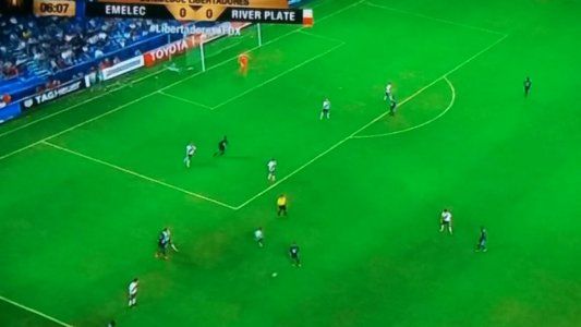 Desde el techo: así se televisó el partido River-Emelec y en Twitter estallaron los memes