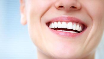 Conocé el enjuague bucal natural y efectivo que recomienda la medicina ayurvédica