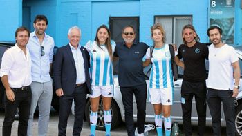 Guillermo Francella y su hijo saludaron al plantel de Racing tras la heroica victoria ante Independiente