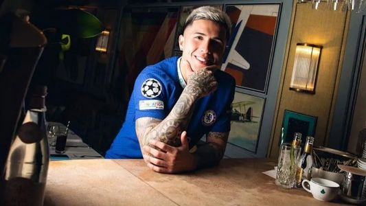 Enzo Fernández fue presentado en Chelsea con una canción de ¡la T y la M!