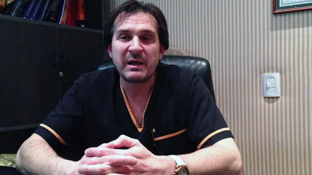 &nbsp;Aníbal Lotocki sigue ejerciendo la medicina pese a ser condenado por la justicia. (Foto: archivo)
