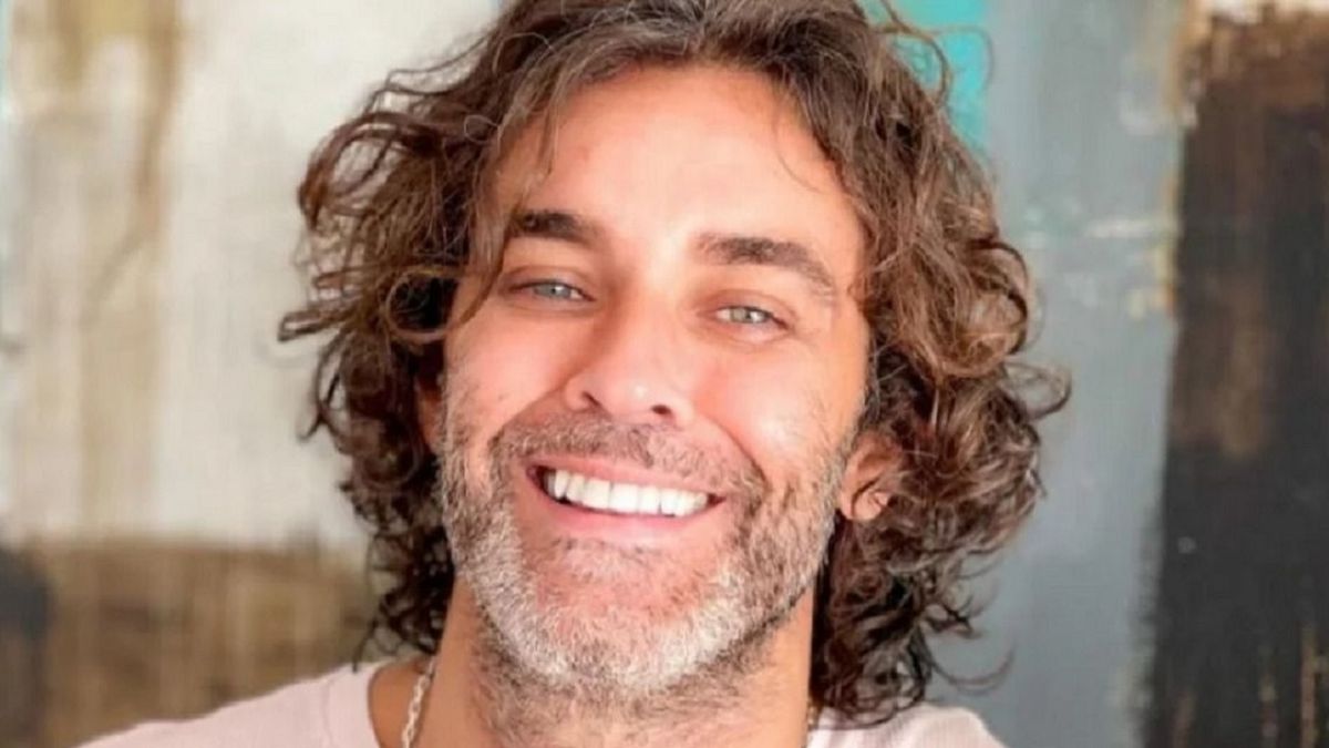 Mariano Martínez aclaró, con insultos, si se delinea los ojos