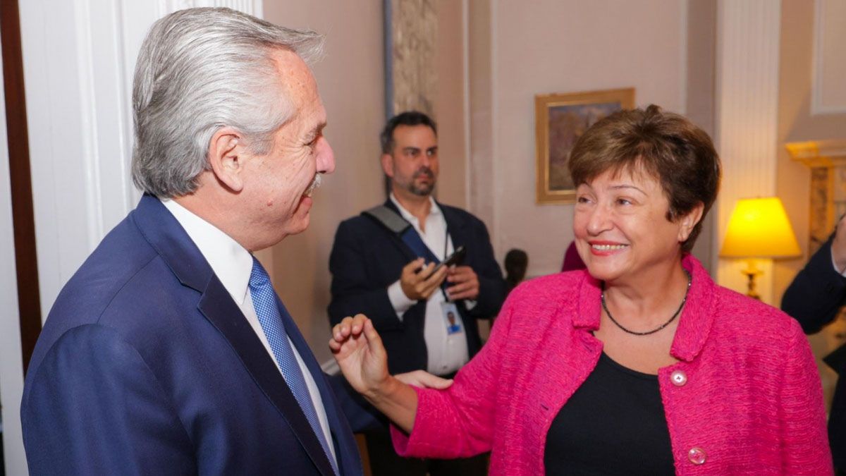 FMI: Alberto Fernández se reunió con Kristalina Georgieva en la cumbre del G-20 y le reiteró su reclamo sobre los sobrecargos (Foto: Telam).