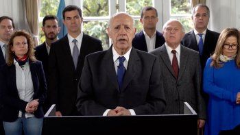 Lavagna pidió cancelar las acciones electoralistas y armar una mesa de consenso político