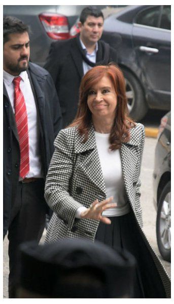 La Justicia autorizó a Cristina Kirchner a extender su permanencia en Cuba