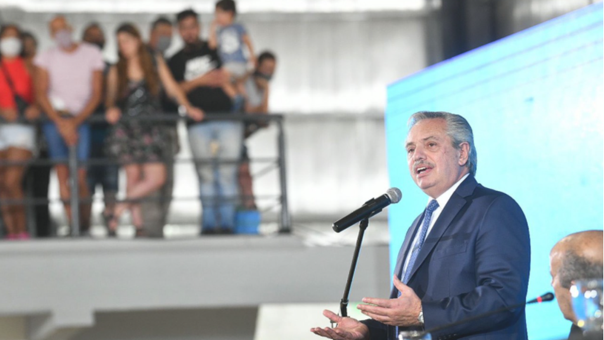 Alberto Fernández pidió un aplauso para Cristina Fernández de Kirchner (Foto: Presidencia de la Nación).