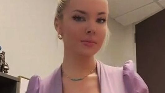 Fue con este top al trabajo y todo terminó de una inusitada manera por parte de su jefe