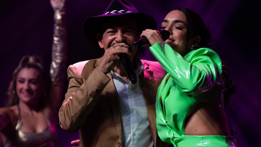 Antonio Ríos celebra 35 años de carrera junto a Ángela Leiva