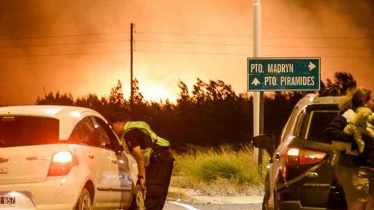 Por un incendio, el Gobierno de Chubut pide evacuación total de un barrio de Puerto Madryn
