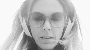 Viviana Canosa, música y selfie hot a puro escote