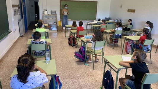 Era docente, trabaja en un supermercado y dice tener una vida mejor: Mi pasión no pagaba las cuentas