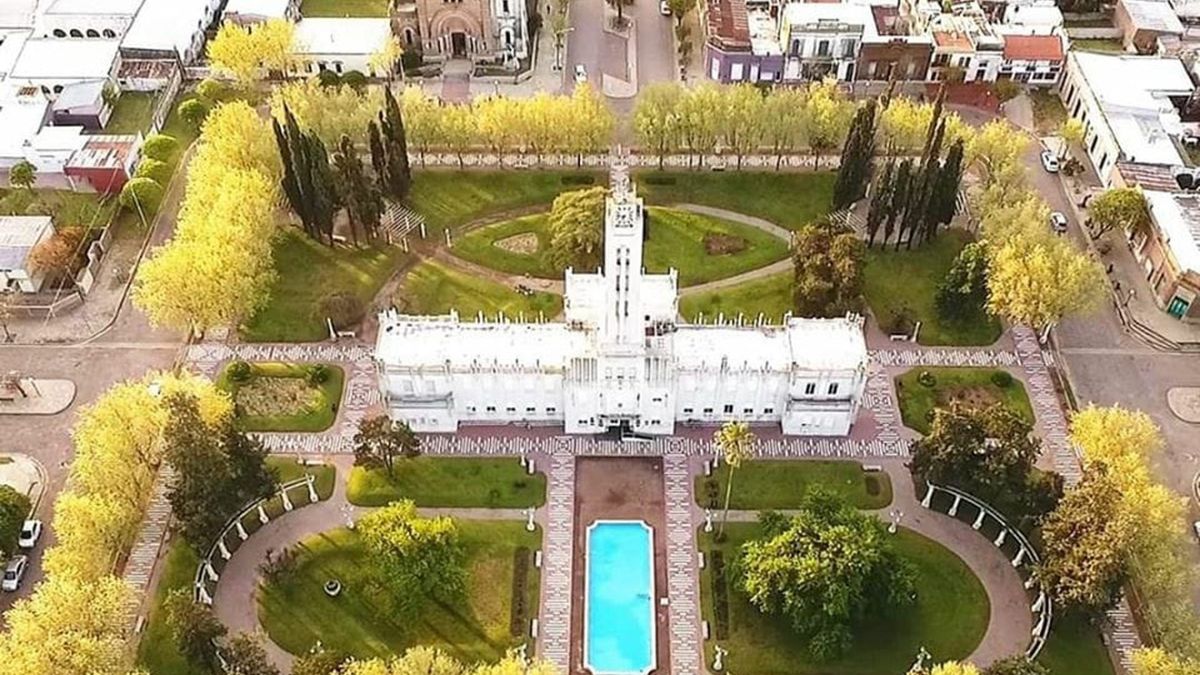 Pellegrini se ubica en el centro de un rectángulo imaginario entre Buenos Aires