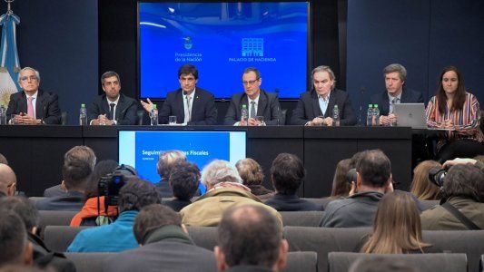 Lacunza y Frigerio reciben a gobernadores y empresarios del petróleo para intentar desactivar el conflicto por el congelamiento de la nafta