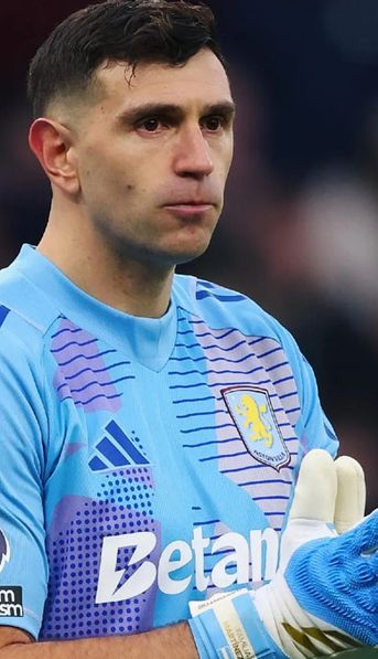 ¿Se va del Aston Villa? Revelan las dos importantes ofertas que recibió el Dibu Martínez