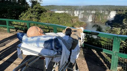 Le cumplieron el sueño: médicos llevaron a un paciente de cáncer a las Cataratas del Iguazú