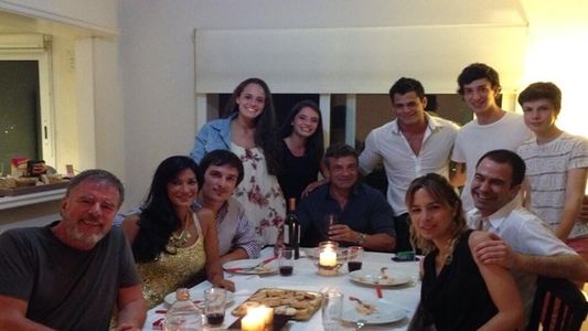 Silvina Escudero pasó año nuevo con su novio y compañeros de elenco