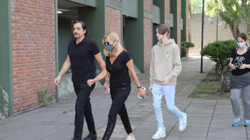 Felipe y Marta Fort llegan al cementerio de la Chacarita acompañados por su tío Eduardo Fort y una pequeña comitiva.&nbsp;