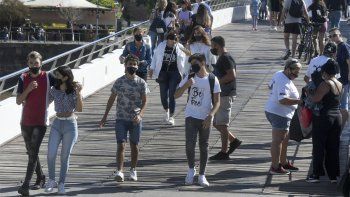 Coronavirus: apuntan al poco uso de barbijos y la mayor circulación como posibles causas del rebrote