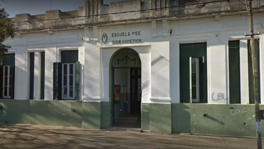 Un alumno de 11 años llevó un arma a la escuela y golpeó de un culatazo a la maestra