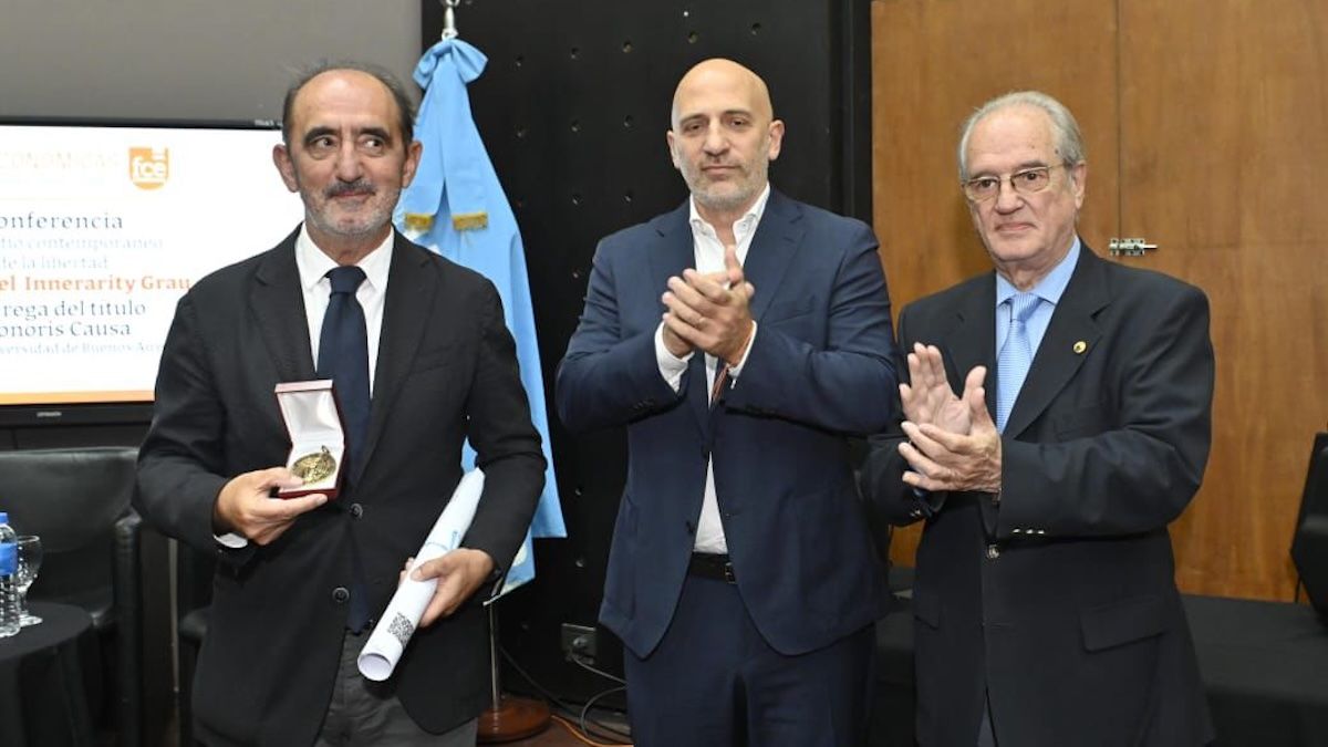 El español Daniel Innerarity Grau recibió el título de Doctor Honoris Causa de la Universidad de Buenos Aires.