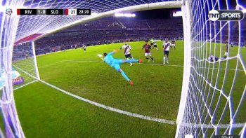 River-San Lorenzo: el video de otra gran atajada de Franco Armani, esta vez sacó un cabezazo de pique al piso